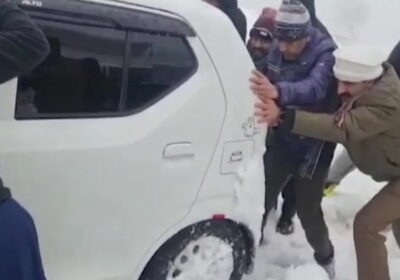 Snow-trapped tourists rescued in Pakistan