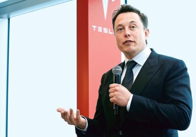 Political Leaders Compete to Woo Elon Musk: States Vying for Tesla Plant